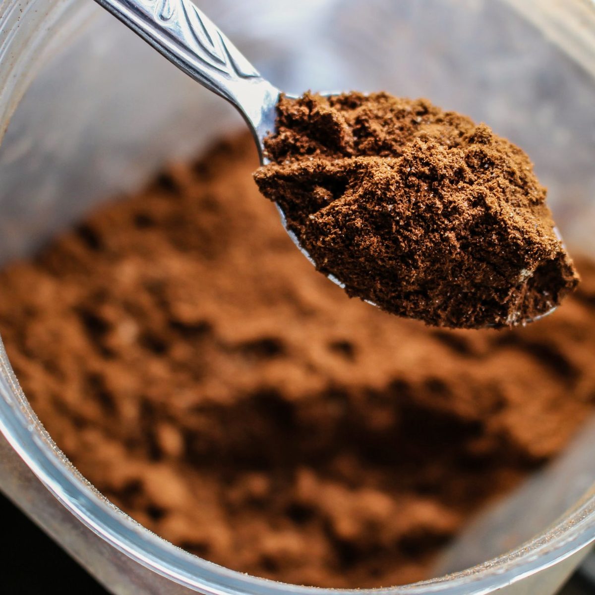 Amla extract standardised to 40% tannins, a dark brown powder on a spoon