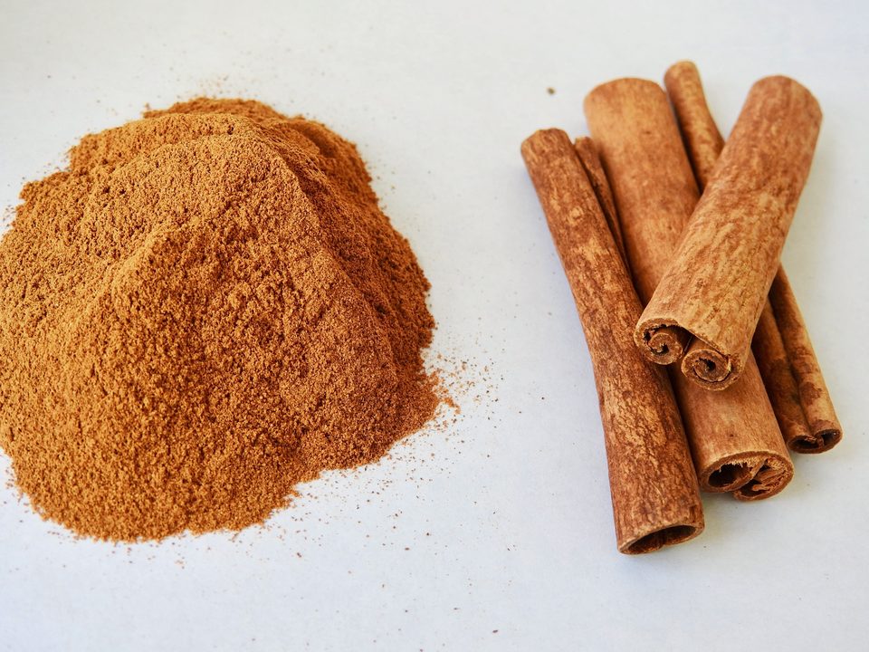 Cinnamon extract, a light reddish-brown fine powder, heaped